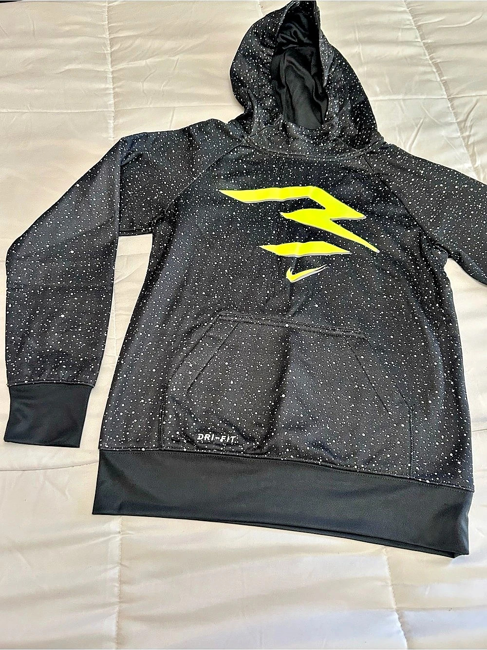 Nike DRI-FIT graphic hoodie Boys Medium Black NWT
